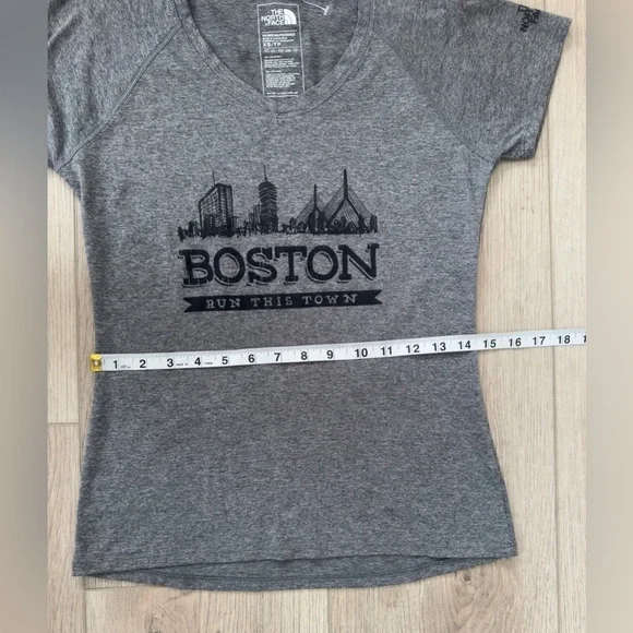 The North Face short sleeve places (BOSTON) Tee woman’s 🏢 - Picture 3 of 7